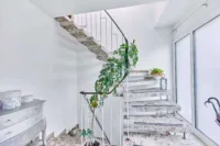 Teilrenoviertes Ein-/Zweifamilienhaus in familienfreundlicher Lage - Treppenhaus