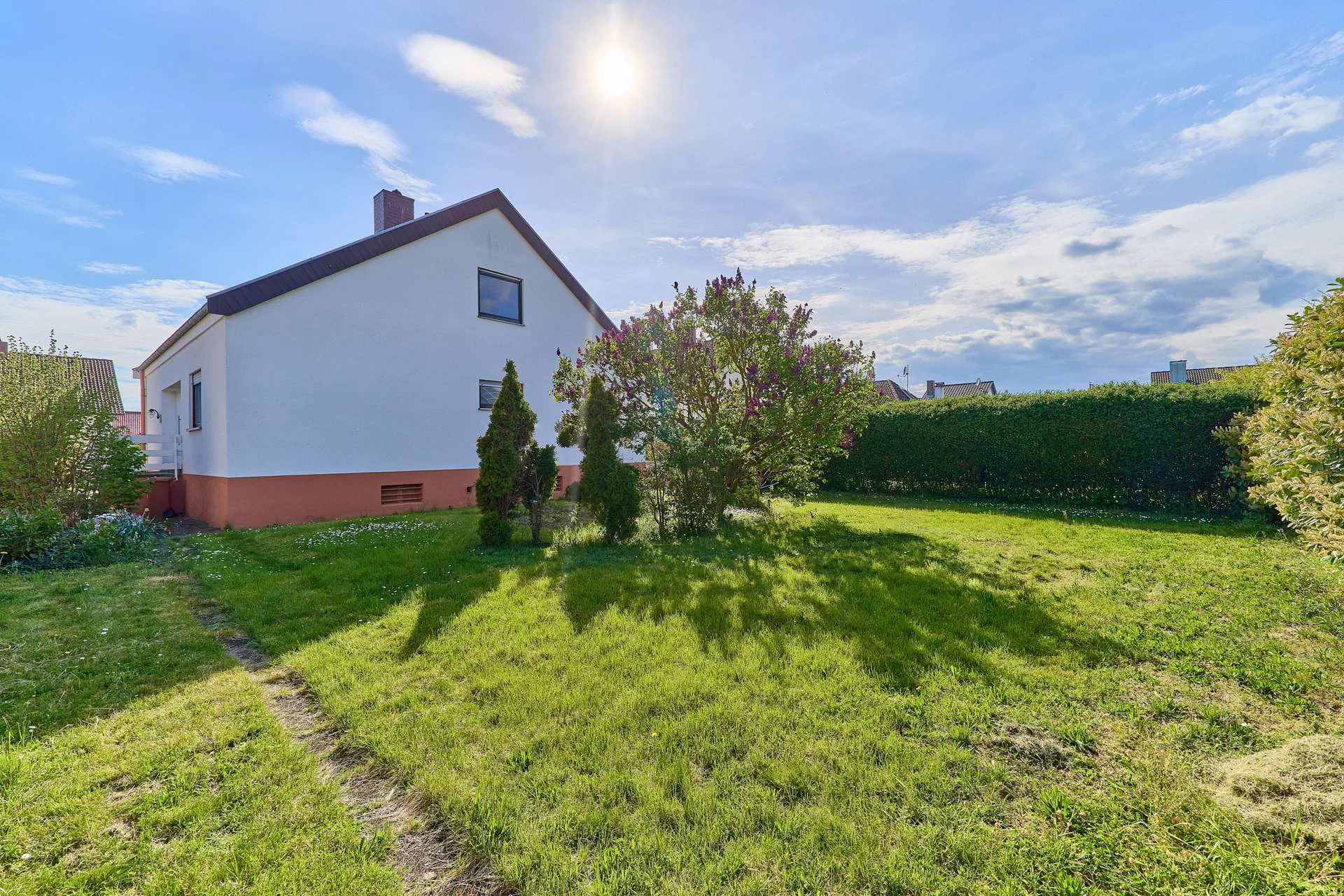 Teilrenoviertes Ein-/Zweifamilienhaus in familienfreundlicher Lage, 67435 Neustadt an der Weinstraße, Haus