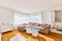 Teilrenoviertes Ein-/Zweifamilienhaus in familienfreundlicher Lage - Wohnzimmer