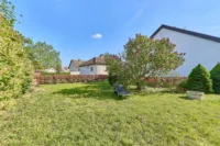 Teilrenoviertes Ein-/Zweifamilienhaus in familienfreundlicher Lage - Garten