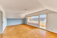 Teilrenoviertes Ein-/Zweifamilienhaus in familienfreundlicher Lage - Wohnzimmer OG