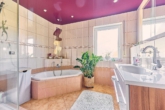 2 für 1: Zwei Einfamilienhäuser auf einem Grundstück mit Garten und gemeinsamen Innenhof - Badezimmer