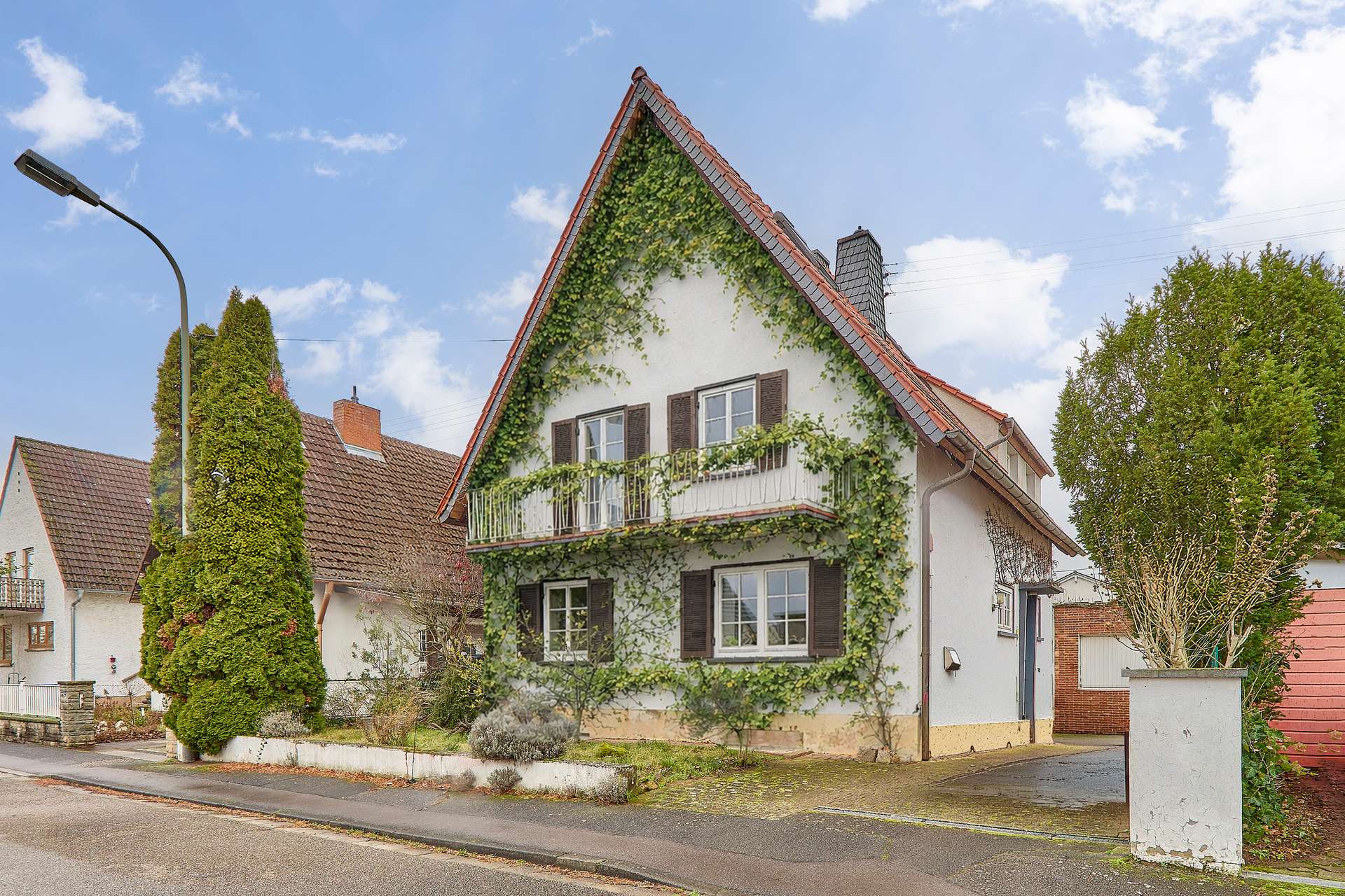 Wohnglück mit Herz – behagliches Familienhaus mit Kaminofen, stilvollen Holzdielen & großem Garten, 67435 Neustadt an der Weinstraße, Einfamilienhaus