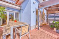 Modernisiertes Smart Home mit Designbad, SwimSpa & traumhaftem Familiengarten - Terrasse