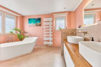 Modernisiertes Smart Home mit Designbad, SwimSpa & traumhaftem Familiengarten - Badezimmer