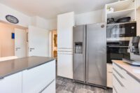 Modernisiertes Smart Home mit Designbad, SwimSpa & traumhaftem Familiengarten - Küche