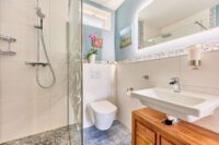 Modernisiertes Smart Home mit Designbad, SwimSpa & traumhaftem Familiengarten - Gäste WC