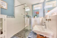 Modernisiertes Smart Home mit Designbad, SwimSpa & traumhaftem Familiengarten - Gäste WC