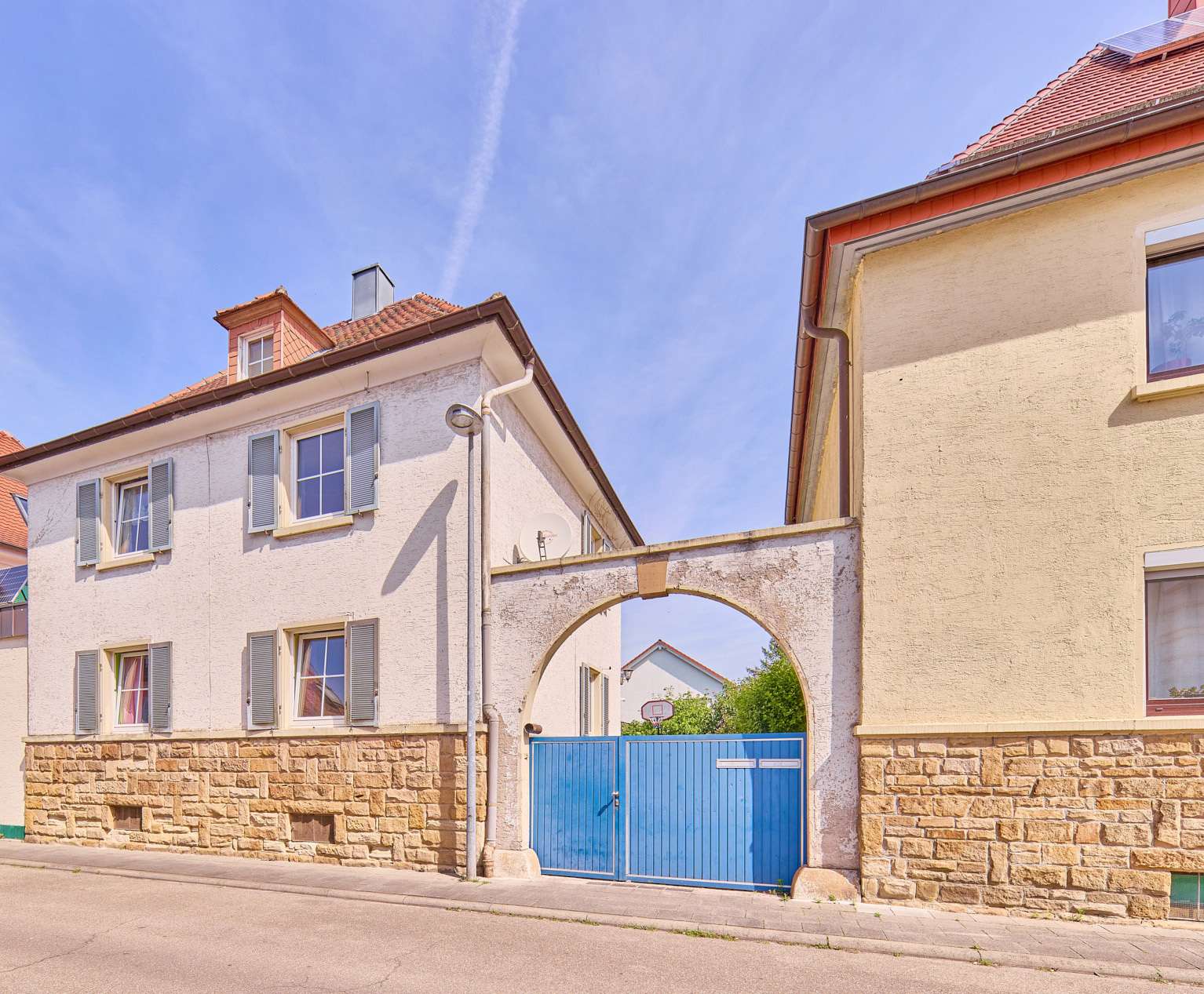 Charme trifft Raum: Zweifamilienhaus im Altbaustil mit großzügigem Garten, 67454 Haßloch, Zweifamilienhaus