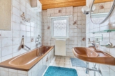 Teilrenoviertes Einfamilienhaus im beliebten Schifferstadt - Badezimmer OG