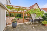 Ein Zuhause mit Zukunftsvision – Wohnen auf zwei Ebenen mit separatem Wohnbereich und Garten - Garten