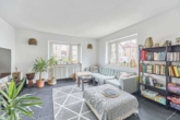 Ein Zuhause mit Zukunftsvision – Wohnen auf zwei Ebenen mit separatem Wohnbereich und Garten - Wohnzimmer