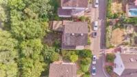 Einfamilienhaus mit Garten, Pool & vielseitigem Gestaltungspotenzial - Drohnenaufnahme
