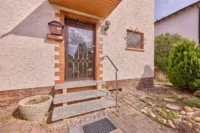 Einfamilienhaus mit Garten, Pool & vielseitigem Gestaltungspotenzial - Außenansicht
