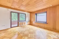 Einfamilienhaus mit Garten, Pool & vielseitigem Gestaltungspotenzial - Wohnzimmer