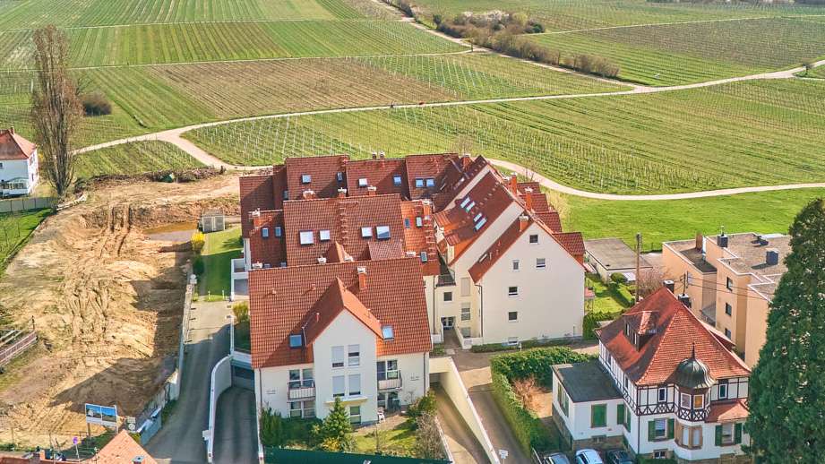 Wohnen mit Blick über die Weinberge: Stilvolle 2-Zimmer-Wohnung in beliebter Lage, 67434 Neustadt an der Weinstraße, Wohnung