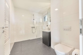 Exklusives Wohnen: 3-Zimmer-Penthouse & 1-Zimmer-Appartement mit besonderem Flair - Badezimmer