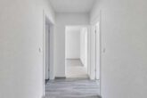 Kernsanierte 3-Zimmer-Wohnung mit hellen Räumen, Balkon & Gartenterrasse - Flur