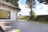 Großzügiger Bungalow mit Einliegerwohnung und einzigartigem Blick aufs Hambacher Schloss - Terrasse Bungalow