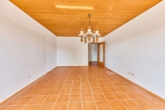 Schöne Eigentumswohnung mit durchdachter Raumaufteilung und Balkon in ruhiger Lage - Wohnzimmer