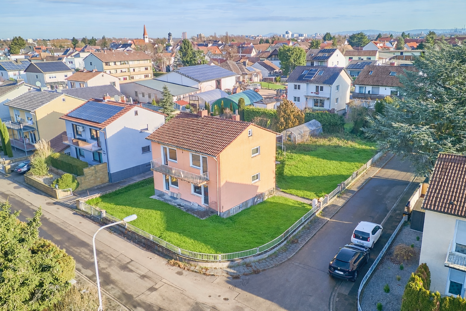 Platz für heute & Potenzial für morgen:Einfamilienhaus mit zusätzlichem Baugrund in ruhiger Feldnähe, 67227 Frankenthal, Einfamilienhaus