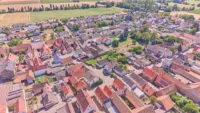 Familienanwesen mit Mehrgenerationenpotenzial, Innenhof & Einliegerwohnung - Drohnenaufnahme