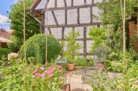 Besonderes Fachwerkhaus mit viel Raum für Generationen und neue Wohnideen - Garten