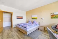 Wohnen mit Freiraum & wunderbarem Fernblick - vielseitiges Anwesen für die gesamte Familie - Ferienappartement 1