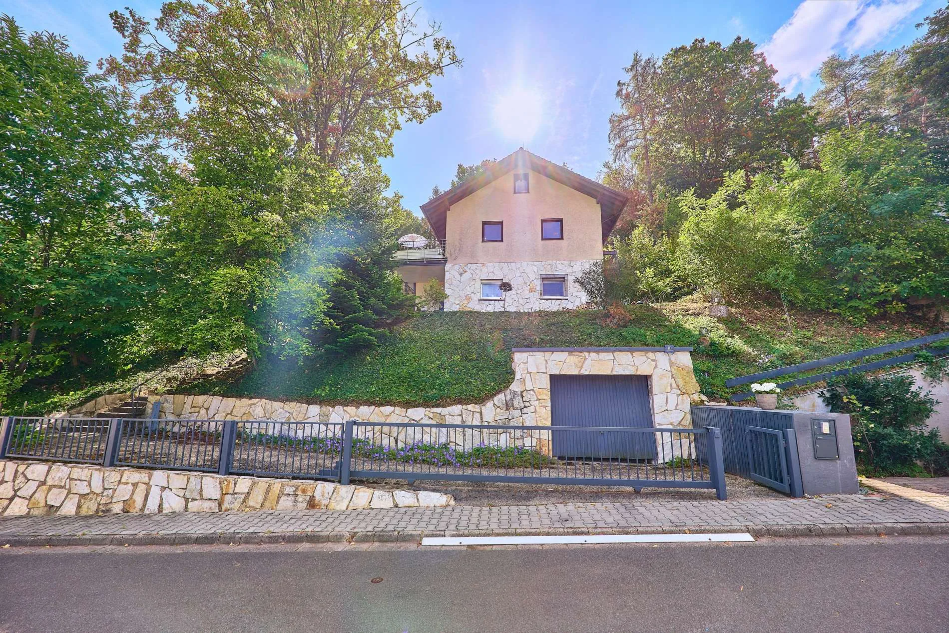 Familienidylle in ruhiger Lage – Einfamilienhaus mit Einliegerwohnung, 67316 Carlsberg, Einfamilienhaus
