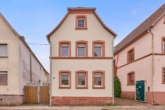 Raum & Charakter - Wohnhaus mit Scheune, großem Garten und Ausbaureserve - Hausansicht
