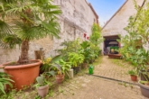 Raum & Charakter - Wohnhaus mit Scheune, großem Garten und Ausbaureserve - Hof