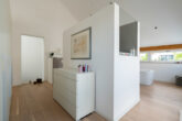 Modern, klar & geradlinig: luxuriöses Architektenhaus mit hochwertiger Ausstattung - Badezimmer
