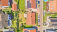 Charakteristischer Architektenbungalow mit Gartenidyll & Wohlfühlatmosphäre - Drohnenaufnahme