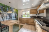 Familientraum mit Wohlfühlfaktor & Einliegerwohnung: lichtdurchflutet, mit paradiesischem Garten - Küche