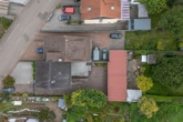 Familientraum mit Wohlfühlfaktor & Einliegerwohnung: lichtdurchflutet, mit paradiesischem Garten - Drohnenaufnahme