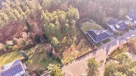 Wohnen im Grünen: Großzügiges Baugrundstück in ruhiger Lage - Drohnenansicht