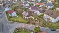 Viel Platz zum Leben – Einfamilienhaus mit großem Garten und Wohlfühlcharakter - Drohnenaufnahme