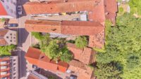 Charaktervolles Anwesen mit weitläufigem Grundstück und zusätzlichem Bauplatz - Drohnenaufnahme