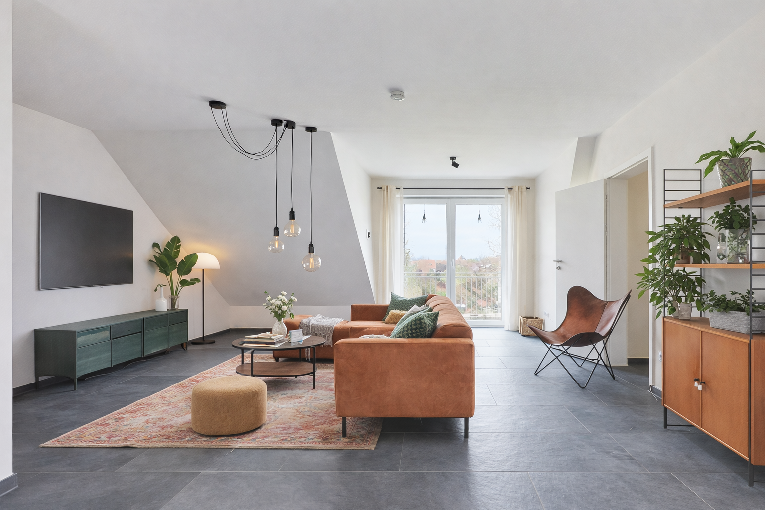 Stilvoll wohnen: 3-ZKB-Dachgeschosswohnung mit kleinem Garten, Balkon & Garage, 67454 Haßloch, Dachgeschosswohnung