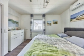 Helle & moderne 4-Zimmer-Wohnung mit Wintergarten & eigenem Gartenanteil - Schlafzimmer