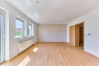 Attraktive Eigentumswohnung mit Südbalkon, 2 Stellplätzen & viel Platz zum Wohlfühlen - Wohn- und Esszimmer