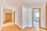Attraktive Eigentumswohnung mit Südbalkon, 2 Stellplätzen & viel Platz zum Wohlfühlen - Flur