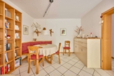 Lichtdurchflutetes Zuhause mit 3 Zimmern, Balkon und Blick ins Grüne - Esszimmer