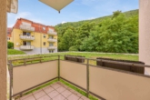 Lichtdurchflutetes Zuhause mit 3 Zimmern, Balkon und Blick ins Grüne - Balkon