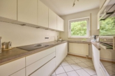 Lichtdurchflutetes Zuhause mit 3 Zimmern, Balkon und Blick ins Grüne - Küche