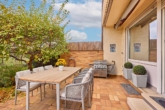Gepflegtes Reihenmittelhaus mit schönem Garten und zeitlosem Charme in Neustadt - Terrasse - Staging