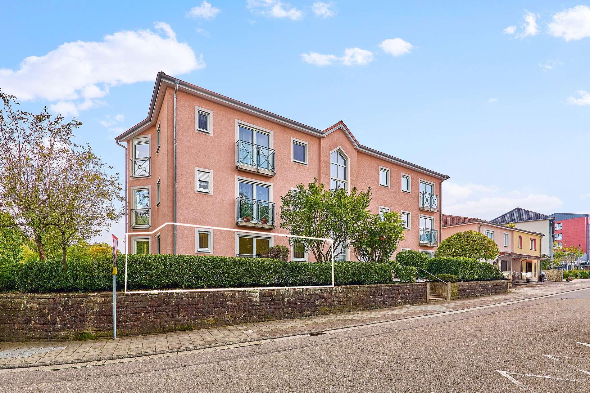 Helle 5-Zimmer-Wohnung im Erdgeschoss mit großzügigen Terrassen und modernem Wohnkomfort, 76887 Bad Bergzabern, Wohnung