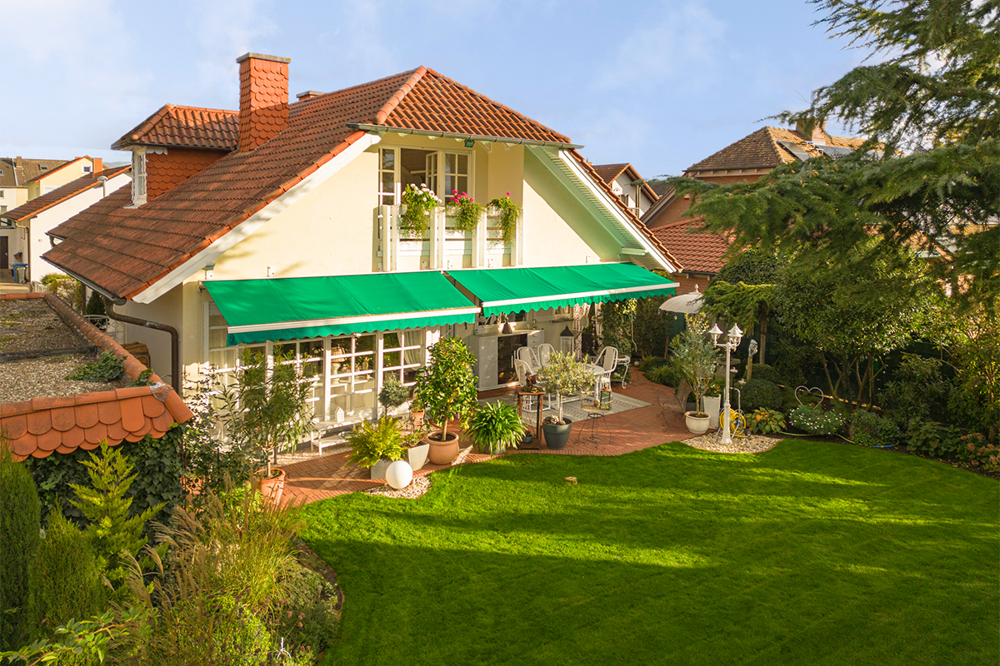 Stilvolles Landhaus in spektakulärer Randlage von Haßloch, 67454 Haßloch, Einfamilienhaus
