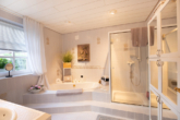 Stilvolles Landhaus in spektakulärer Randlage von Haßloch - Badezimmer EG