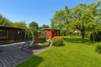 Wohnträume mit Perspektive – freistehendes Einfamilienhaus mit zusätzlichem Bauplatz - Garten_Begrünung KI-generiert